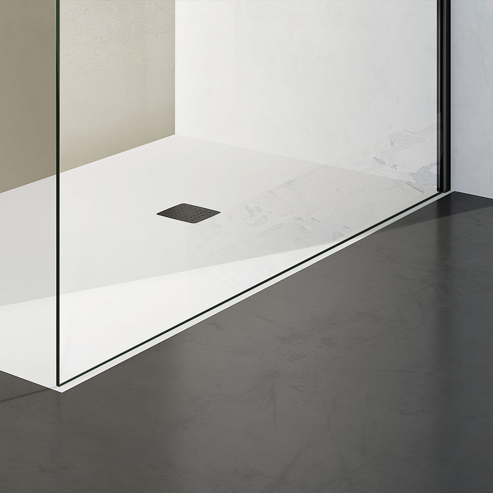 Paroi de douche walkin en verre securit 8 mm transparent anticalcaire avec profilé mural et barre de fixation en aluminium anodisé noir mat contact direct avec receveur à l'italienne