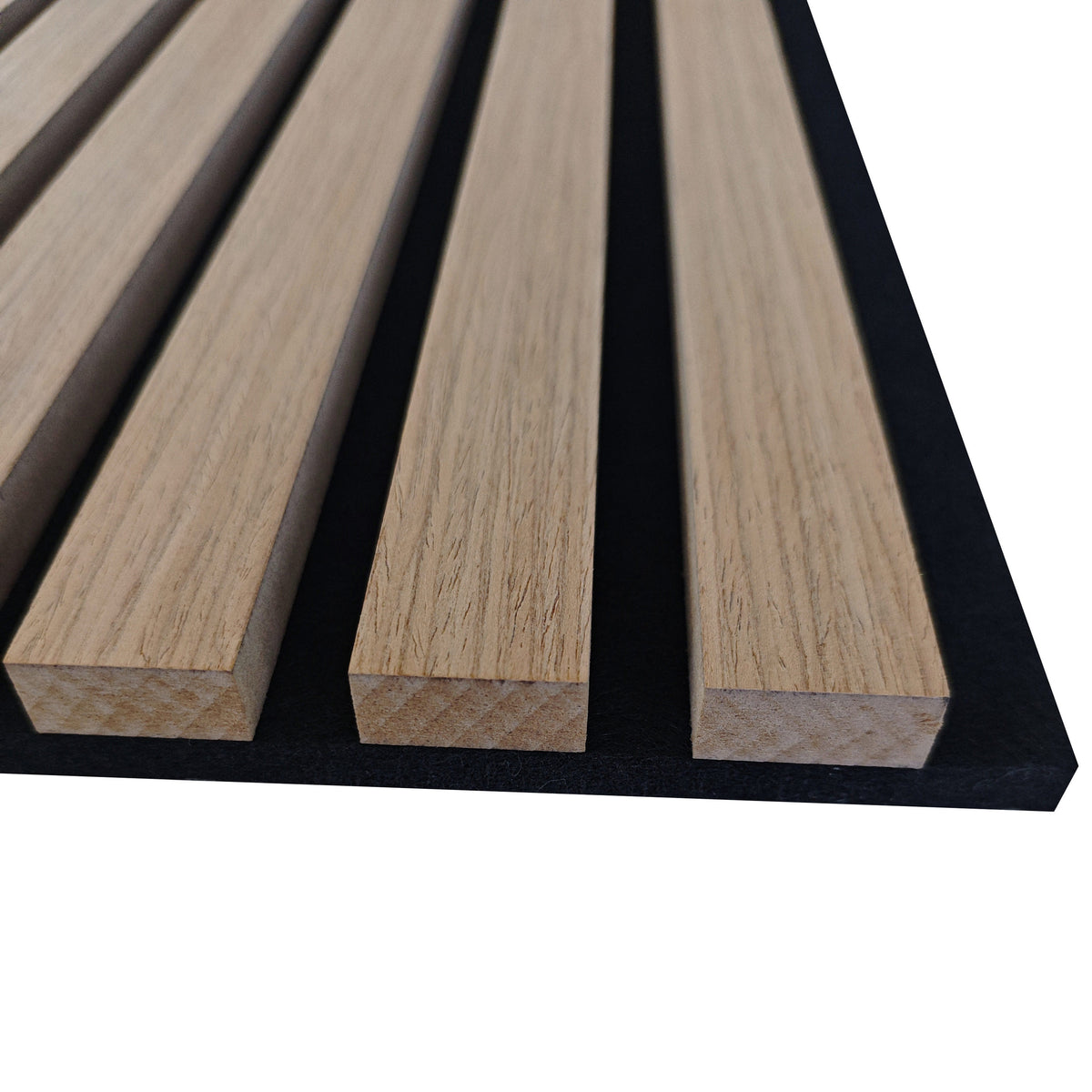 Panneaux acoustique décoratif tasseaux bois finition chêne foncé absoption sonore NRC 0,7
