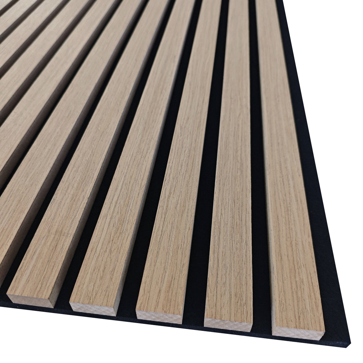 Panneaux acoustique décoratif tasseaux bois finition chêne foncé absoption sonore NRC 0,7