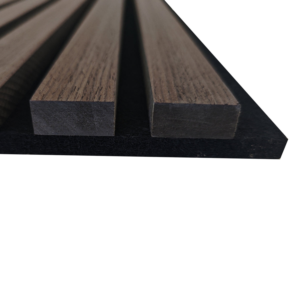 Panneaux acoustiques décoratifs à tasseaux bois, finition noyer, absorption sonore NRC 0,7